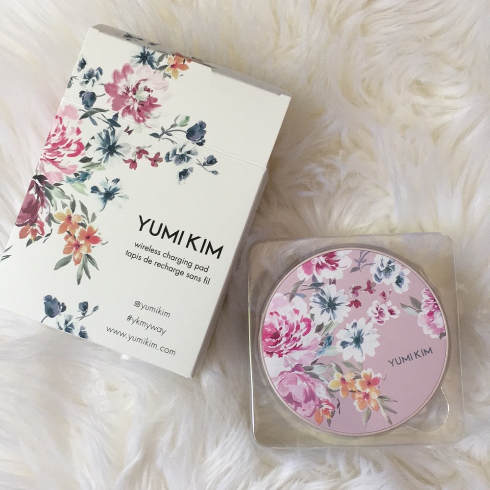 NIB Yumi Kim Floral Wireless Charging Pad